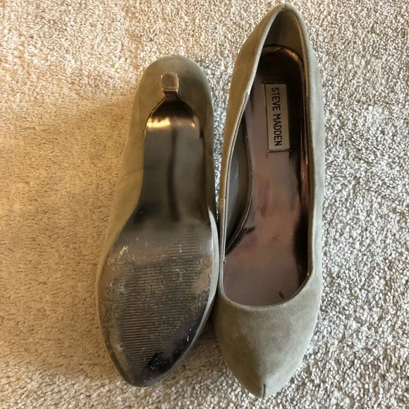 Size 10 Steve Madden Neutral Pumps - Picture 2 of 3